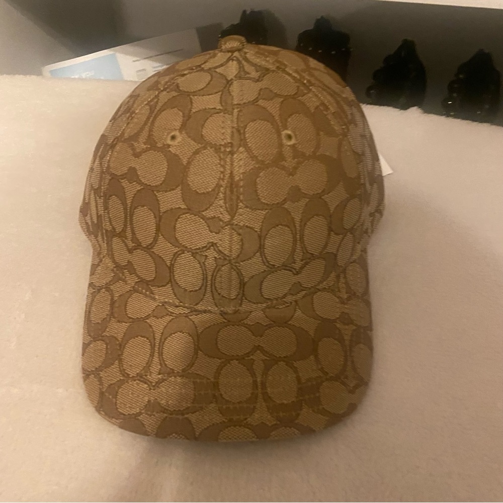 Brand new COACH BASEBALL HAT (UNISEX) THE PRICE IS FIRM
